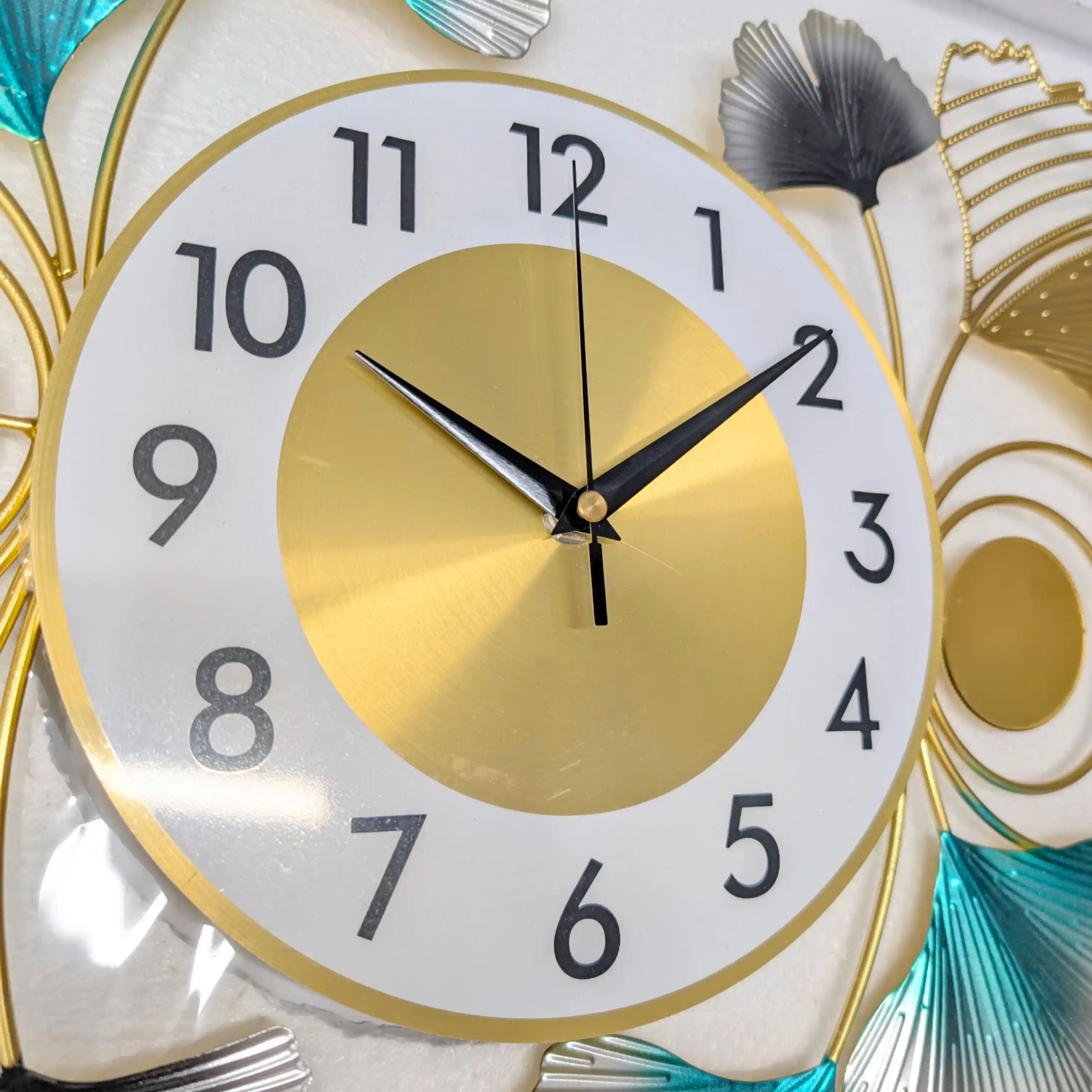 Metal Gingko Leaf Designed Wall Decor Clock - 24/6